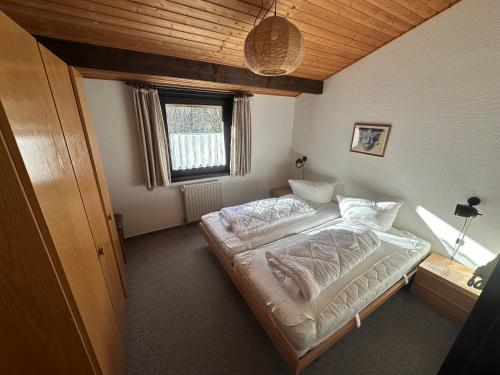 a bedroom with a white bed in a room at Ferienhaus Urlaubsfreude in Waldbrunn