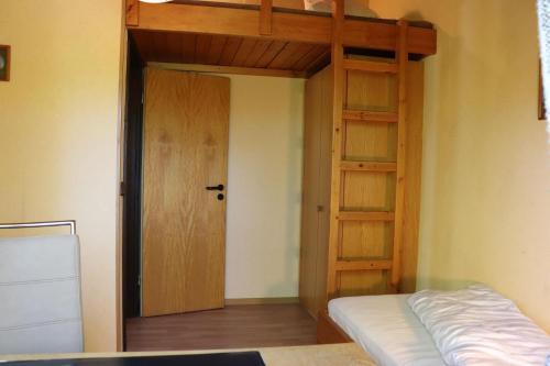 a room with a bunk bed and a door at Ferienhaus Sonnenpfad in Waldbrunn