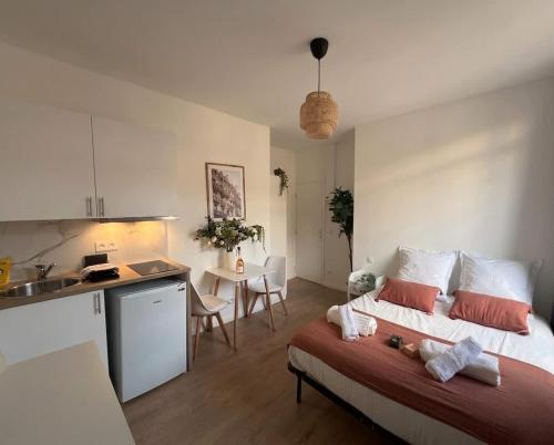 New 922 Suite Lea - Cosy Apartment Paris Center