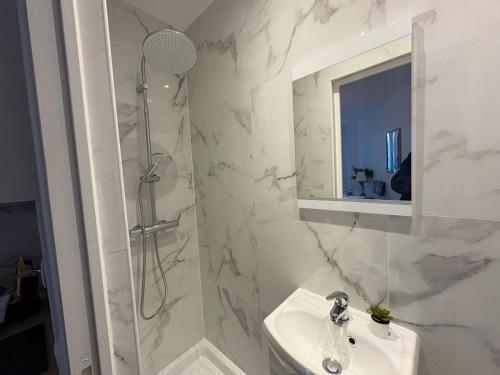 New 923 Suite Scarlett - Cosy Apartment Paris Center