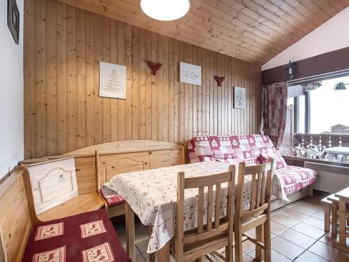 Charmant 2 pièces avec cheminée, près des pistes, garage inclus - FR-1-304-85