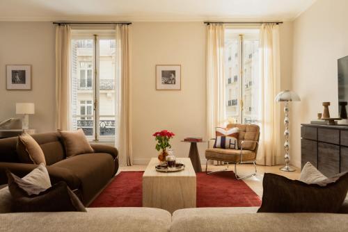 Montaigne Collection I 3BR 6P Triangle d Or