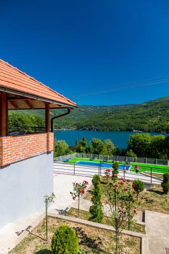 a view of a swimming pool and a lake at Apartmani Maja in Rastište