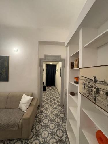 Charming Two-Room Apartment, Just a Short Walk from the M1 and M2 Cadorna Subway Stations