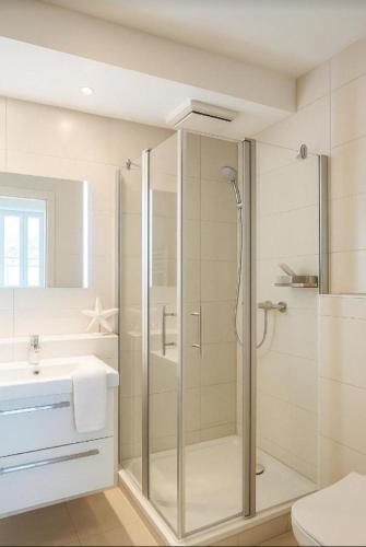 a bathroom with a shower and a sink at Mein-Zingst-Urlaub in Zingst