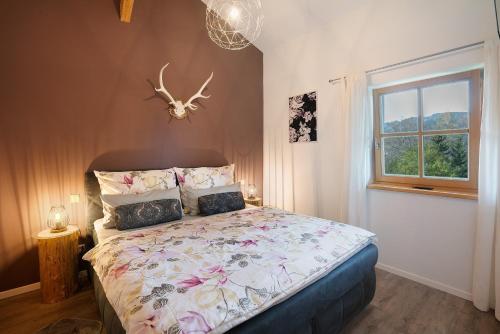 a bedroom with a bed and a window at Ferienwohnung Hochfelln in Ruhpolding