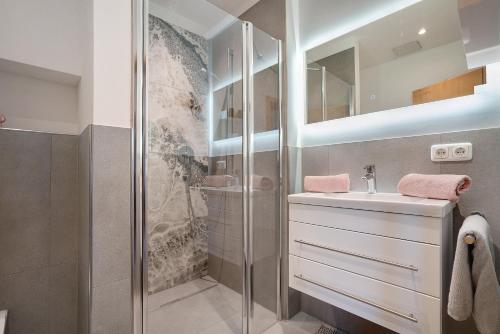 a bathroom with a shower and a sink at Ferienwohnung Hochfelln in Ruhpolding