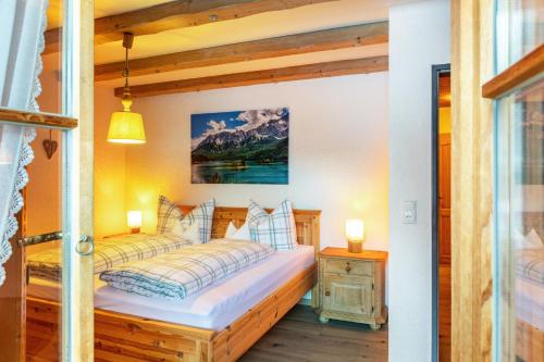 a bedroom with two beds and a window at Ferienwohnung Reintal in Grainau