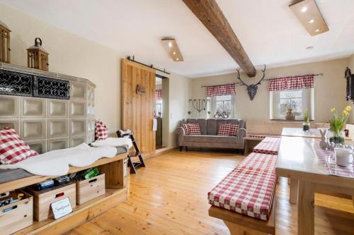 a large living room with a couch and a table at Ferienhaus Annodazumol in Waischenfeld