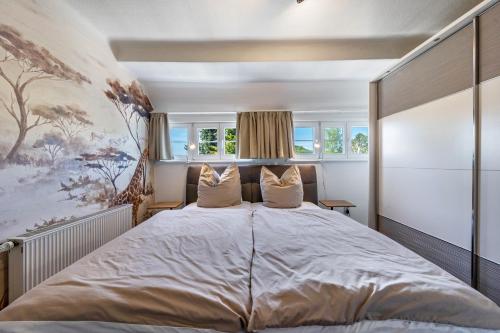 a bedroom with a large bed with a painting on the wall at Carpe Diem - Ferienwohnung in Görlitz
