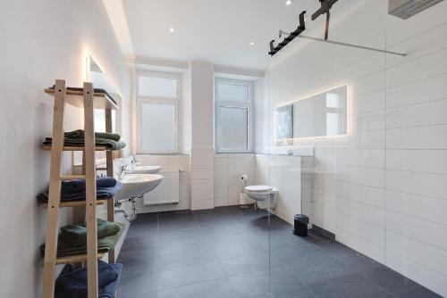 a bathroom with a sink and a toilet at Reit- und Ferienhof Alte Dorfschule in Holstenniendorf