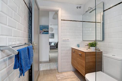 a bathroom with a sink and a toilet and a shower at Puerto Chico T in Playa Blanca
