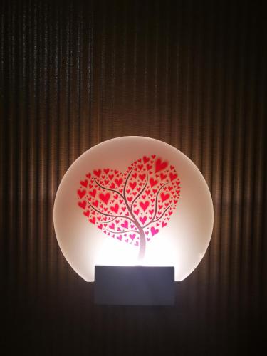 a plate with a heart shaped tree on it at Apartamento ms in Campo Maior