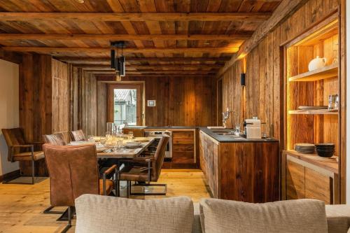 Maison du Roi Spacious Family Apartment in Chamonix Center photo 12