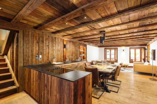 Maison du Roi Spacious Family Apartment in Chamonix Center photo 13