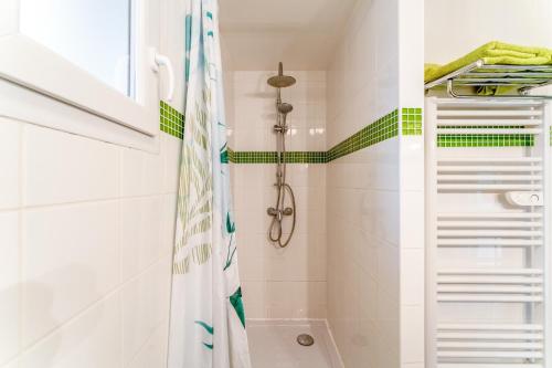 a bathroom with a shower with a shower curtain at Chambre Olive Verte in Piolenc