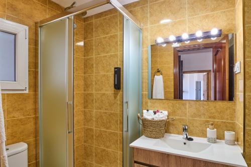 a bathroom with a sink and a shower at Casa Ángeles in Cuevas Bajas