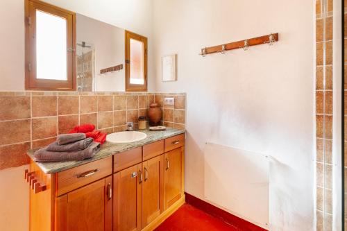 a bathroom with a sink and a mirror at Casica de Perintín in Ojós