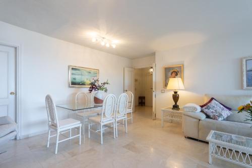 Apartment with Swimming-pool photo 14