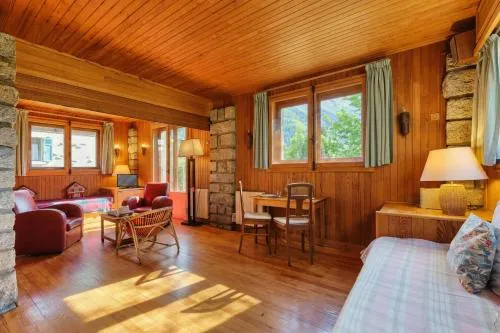 Petit Chalet Des Moussoux in Chamonix | Mont Blanc View & Garden - Happy Rentals photo 1