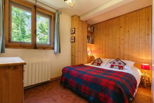 Petit Chalet Des Moussoux in Chamonix | Mont Blanc View & Garden - Happy Rentals photo 9