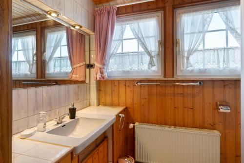a bathroom with a sink and a mirror at Haus Sielblick in Wangerland