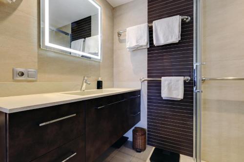 a bathroom with a sink and a shower at Apartment - Car included in Estepona