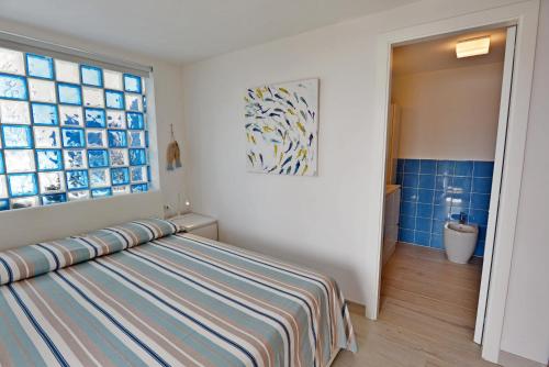 a bedroom with a bed and a window at La Perla del Golfo in Capoliveri