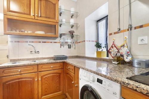 a kitchen with a sink and a dishwasher at Casinha Da Aldeia in Cela Velha