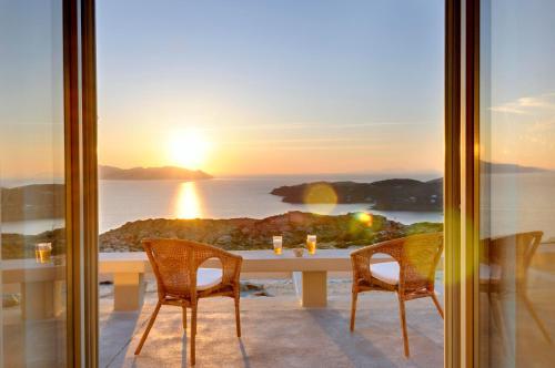 Stemma -Stone Villa Above Mylopotas