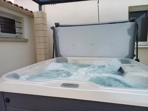 a jacuzzi tub with blue water in it at Gîte les 2 Fontaines in Marans