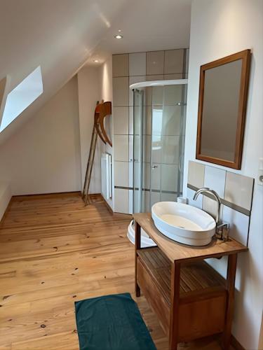a bathroom with a sink and a mirror at Petit Loft, Maison Bord De Mer in Pirou