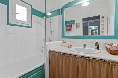 a bathroom with a sink and a mirror at Chez Skadi in Roquebrune-sur-Argens
