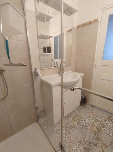 a bathroom with a sink and a shower at Séjour familial au Gite Iza – Lorme in Lormes