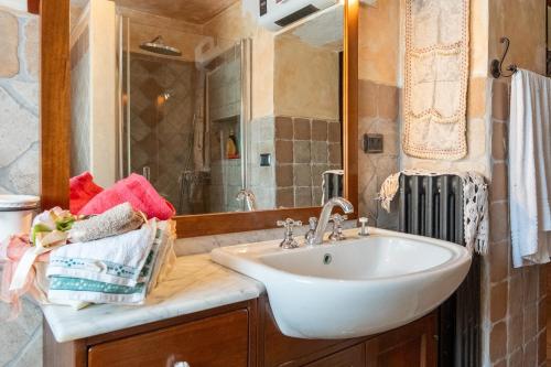 a bathroom with a sink and a shower at Beb 1416 in Anghiari