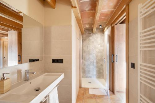 a bathroom with a tub and a shower at Cal Trumfet in Caserras