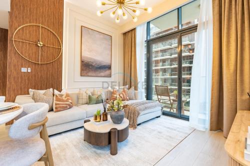 Near Meydan Racecourse, Minutes Car Drive to Downtown and Burj Khalifa, Azizi Riviera 44, Al Merkadh by Deluxe Holiday Homes