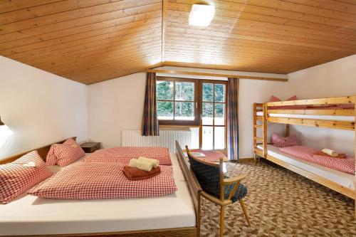 a bedroom with two bunk beds and a desk at Alpenchalet Lacknerbrunn bis 30 P in Mayrhofen