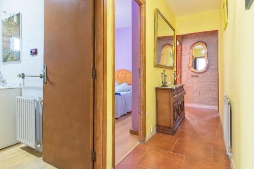 a bathroom with a door leading to a bedroom at Pisos Leopoldo - Casaio in Casayo