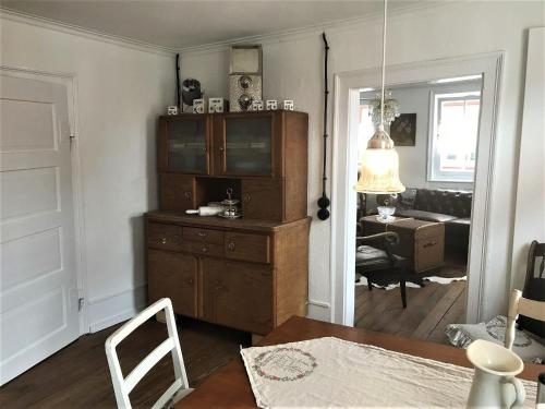 a living room with a dresser and a dining room at Ferienwohnung Bei Der Kirch in Münsingen