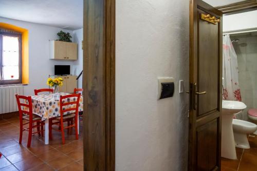 a kitchen and dining room with a table and chairs at Vecchio Molino in Gavorrano