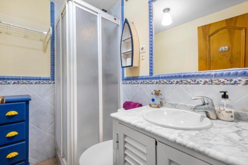 a bathroom with a sink and a shower at Casa Varadero in Santa Pola