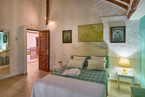 a bedroom with a bed in a room at Cortijo Las Gregorias in Lucena