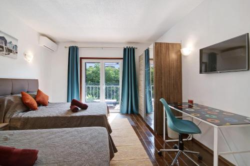 Hanna's Sunny Apartment