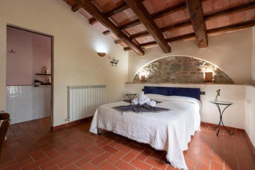 a bedroom with a bed in a room at Oleandro in Arcidosso