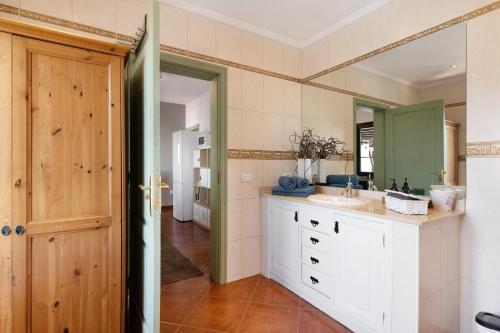 a bathroom with a white sink and a mirror at Casa Jess in Tías
