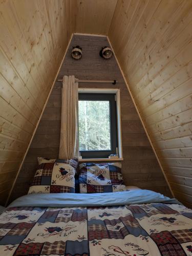 a bedroom with a bed and a window at Le petit Sabotier in Soucht