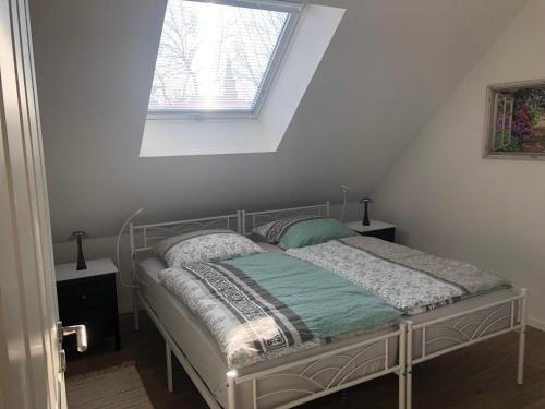 a bed in a room with a window at Good Habits in Kleinengstingen
