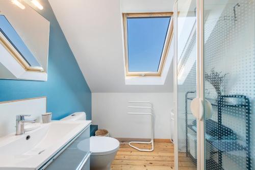 a bathroom with a toilet and a sink at Ker Helo-ana in Brignogan-Plage