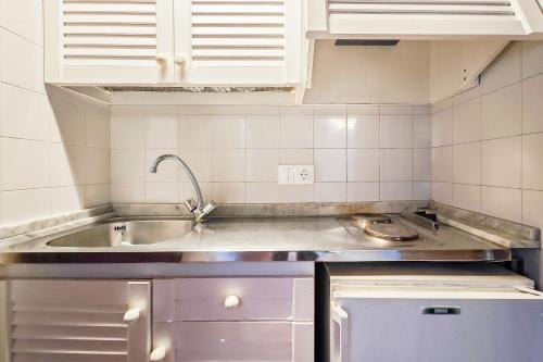a kitchen with a sink and a counter top at Navila Pasillo Superior in Ibiza Town